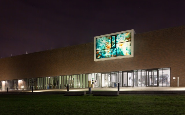 Cosmos of Light Ansicht des Ausstellungsraumes von außen