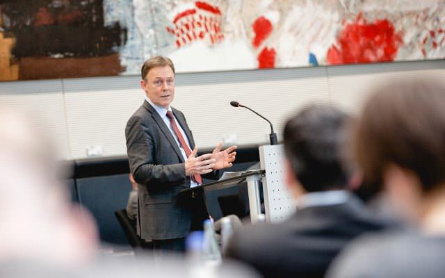 Bernhard Daldrup Portraitfotografie – Fraktionssitzung